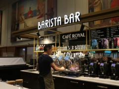 Kaffeegenuss an der Barista Bar in der Migros Eatery